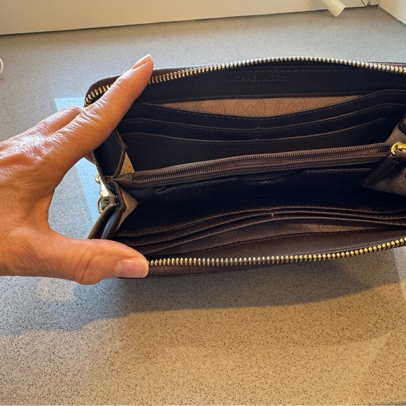 Michael Kors Logo Patterned Wallet - Picture 5 of 6